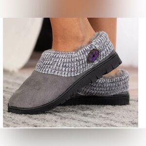 The Animal Rescue Shoes Women's 7 Gray Slide Faux Fur Purple Animal Paw Button